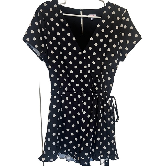 Q+A Los Angeles - black and white polka dot romper Women’s size M - Picture 2 of 7